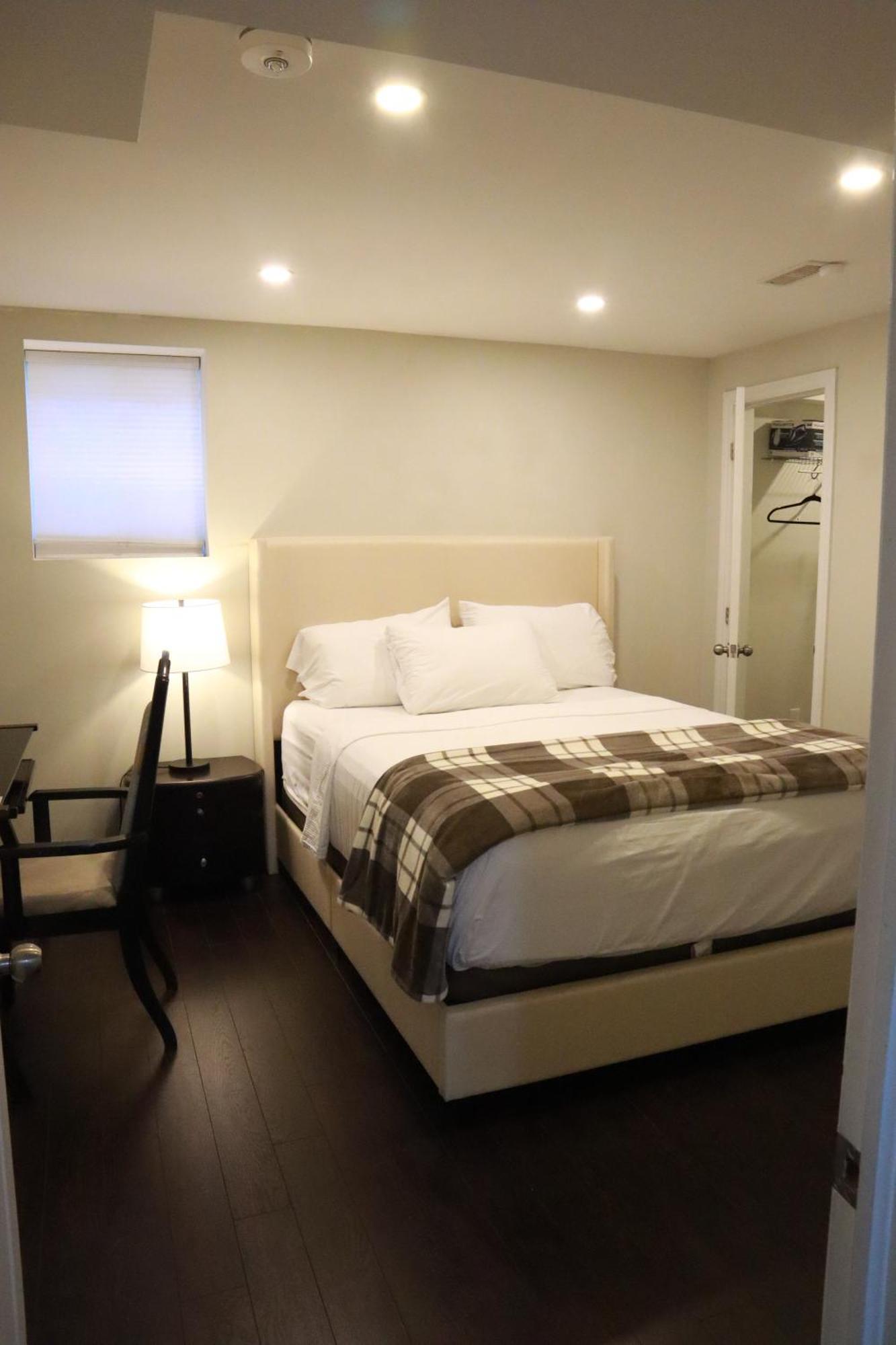 Stunning Furnished 2Bedroom/2Washroom Apartment Brampton Kültér fotó