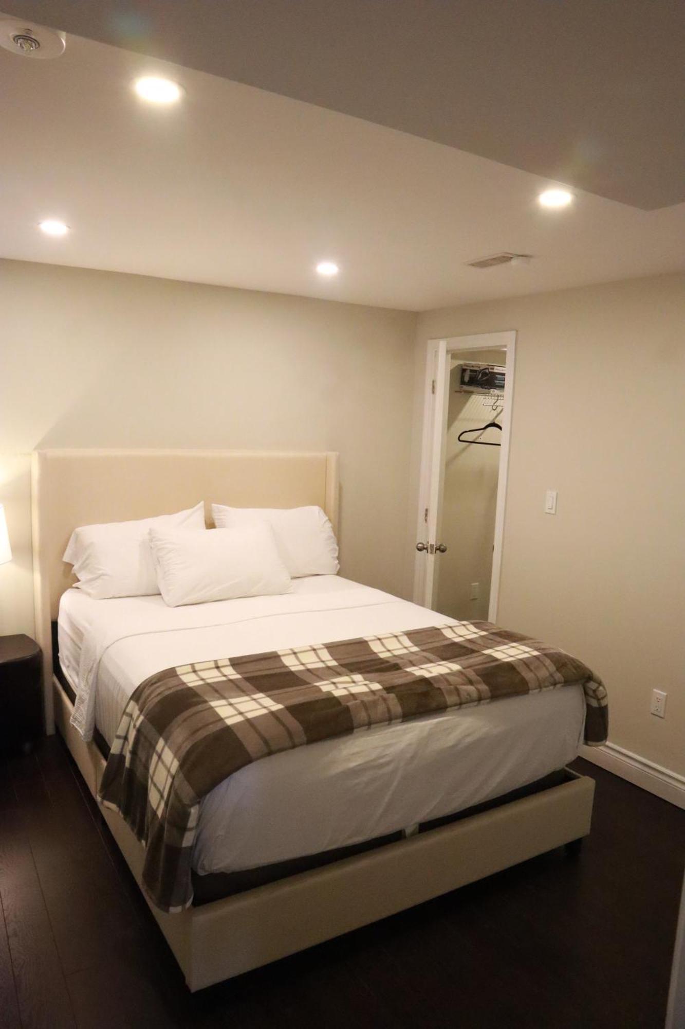 Stunning Furnished 2Bedroom/2Washroom Apartment Brampton Kültér fotó